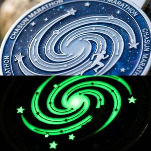 Medalla Deportiva Personalizada de Aleación de Zinc Plateada <span class=keywords><strong>para</strong></span> Carrera de 5k, <span class=keywords><strong>Ironman</strong></span>, Ciclismo de Montaña, Fabricante de Medallas de Recuerdo que Brillan en la Oscuridad con Cinta - Product Image 2
