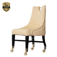 Chaise de jeu en bois surdimensionnée avec roues Chaise de joueur de table de poker personnalisée pour produits de sport et de divertissement de casino