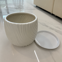Pot Tanaman PP Putih Tinggi Modern Besar Tekstur Geometris 3D Ringan Tahan Lama Ramah Lingkungan Biodegradable Untuk Lantai Dalam/Luar Ruangan