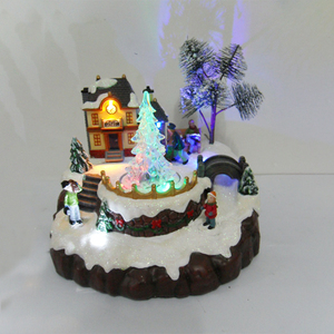 Maisons de village de Noël musicales éclairées par LED personnalisées avec mouvement de tour à musique Caractéristiques Décoration rotative de train de maison en bois - Product Image 4