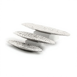Juego de tres bandejas para servir alimentos de diferentes tamaños, bandejas de aluminio de la mejor calidad para servir postres y chocolates al por mayor. - Product Image 1