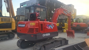Excavatrice sur chenilles Doosan DH55 d'occasion, mini-pelle originale coréenne pour travaux agricoles, aménagement paysager et construction municipale - Product Image 4