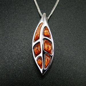 Nouveau collier pendentif papillon en argent sterling plaqué rhodium incrusté de bois de koa de style hawaïen - Cadeau - Product Image 4