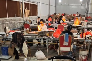 Fabbrica di Vetro Accetta Personalizzazioni di Vari Prodotti in Vetro con Ampia Disponibilità di Bong - Product Image 5