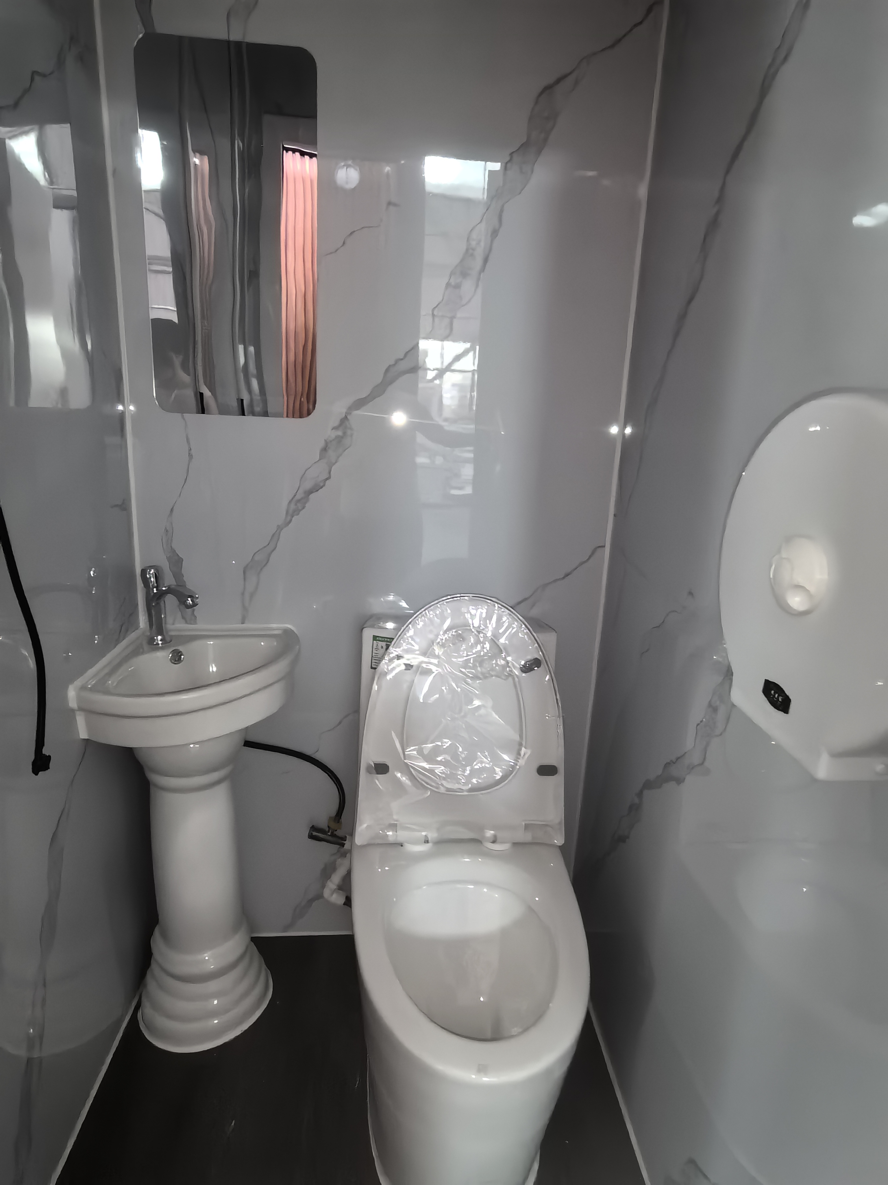 Manufacturer Factory Movable Toilets Cabin Mobile Restroom Wc Portable Toilets for Home Easy Install for Outdoor Use 6