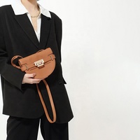 Modische Halbmond-Umhängetasche für Damen aus Glattem PU-Veganleder mit Goldenem Verschluss, Schultertasche mit Individuellem Logo, OEM-Fabrik Satteltaschen