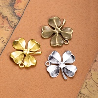 Pendentif porte-bonheur trèfle à quatre feuilles en bronze antique doré, estampillé « Good Luck », pour bracelet de la Saint-Patrick