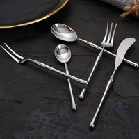 Ensemble de vaisselle moderne et classique de luxe en acier inoxydable 304 écologique, ustensiles argentés en stock, vente directe pour hôtels, esthétique