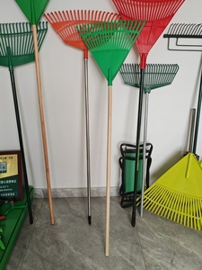 Le marché du Moyen-Orient Râteau de pelouse de jardin le plus vendu R155B Différents types de tête de râteau de jardin - Product Image 2