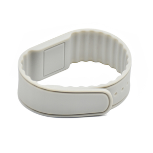 สายรัดข้อมือซิลิโคน NFC แบบตั้งโปรแกรมได้ GSC Wear ปรับขนาดได้ 13.56MHz ISO14443A สำหรับสวนน้ำ - Product Image 2