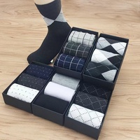 Lot de Chaussettes de Grossiste en Vrac, Chaussettes habillées, Chaussettes mi-mollet et Chaussettes décontractées en Coton Tricoté pour Hommes, Présentées en Boîte pour Affaires