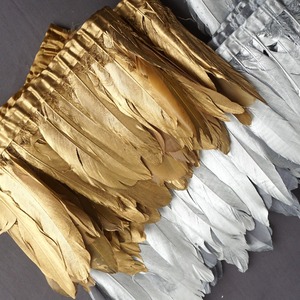 Plumas de Ganso Teñidas de 15-20 cm, con Franjas, de Primera Calidad, para Disfraces de Carnaval - Product Image 2