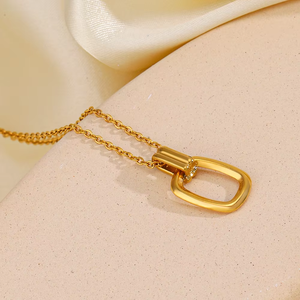 Collar con colgante de eslabones dobles geométricos, venta al por mayor, collar con abalorio de anillos dobles geométricos minimalistas baratos personalizados - Product Image 4