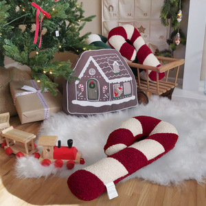 <span class=keywords><strong>หมอน</strong></span>กำมะหยี่รูปวงกลมสีแดงสำหรับตกแต่งห้องนั่งเล่นของขวัญสี่เหลี่ยมปักลายต้นคริสต์มาสและปีใหม่ที่ทันสมัยสำหรับใช้ในบ้าน - Product Image 3