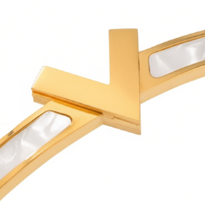 เครื่องประดับสุดหรูและเหนือกาลเวลา สร้อยข้อมือสแตนเลสตัวอักษร V ชุบทอง เครื่องประดับแฟชั่นสำหรับทุกเพศ - Product Image 5