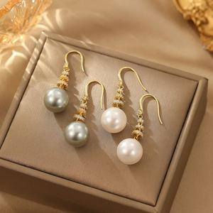 Boucles d'oreilles clous en perles de style vintage français de luxe 2025 avec zircon, bijoux en cuivre exquis pour le tempérament féminin - Product Image 2