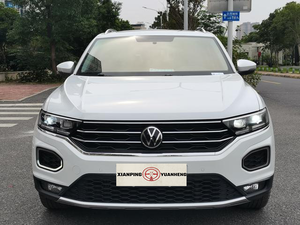Volkswagen <span class=keywords><strong>T</strong></span>-<span class=keywords><strong>ROC</strong></span> 2022 300TSI DSG 2WD Edición Gasolina, <span class=keywords><strong>T</strong></span>-<span class=keywords><strong>ROC</strong></span> SUV de 5 Plazas con Techo Negro, Equipamiento Completo, Autos Usados - Product Image 2