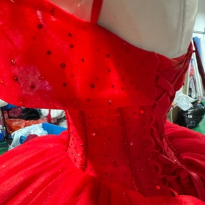 Xss29 Vestido de Gala Rojo de Lujo para Quinceañera, Largo hasta el Suelo, de Tul Natural Brillante, con Corsé de Cuentas, Dobladillo con Volantes y Cola Capilla, para Fiesta Formal - Product Image 4