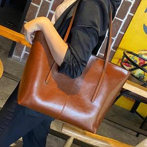 กระเป๋าถือหนังวัวแท้ AndoBag สำหรับผู้หญิง รุ่น 6288  กระเป๋าสะพายไหล่ขนาดใหญ่ แฟชั่นสำหรับสุภาพสตรี  กระเป๋าถือสำหรับเดินทาง - Product Image 2