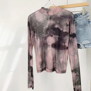Chemisier <span class=keywords><strong>en</strong></span> maille tie-dye <span class=keywords><strong>rose</strong></span> et gris doux et épicé pour femme avec protection solaire <span class=keywords><strong>en</strong></span> <span class=keywords><strong>soie</strong></span> glacée transparente - Product Image 3