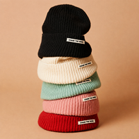Gorro de Punto de Invierno de Lujo con Puño Acanalado Suave y Etiqueta Tejida Personalizada Multicolor para Pedidos al por Mayor