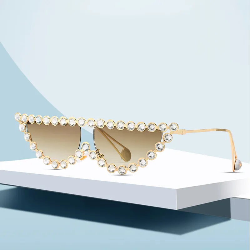 2021 מוצר מותאם אישית אופנה גוונים טרנדי נשים יהלומים משובץ מסגרת משקפי שמש משקפיים