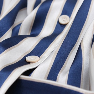 Personalizzato Logo Stampato A Righe Modello Stampato Adulto Caldo Inverno Oneise Delle Ragazze di Lusso di Seta Famiglia <span class=keywords><strong>Pigiama</strong></span> di Corrispondenza Set - Product Image 3