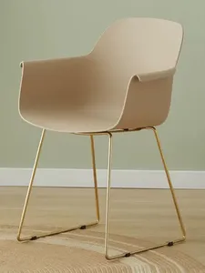 Elegante Sillón de Salón de Terciopelo con Patas Doradas Elegantes para Hogares Modernos - Product Image 1