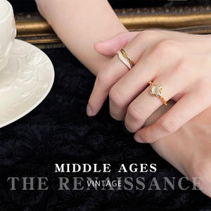 Anello Vintage in Rame Stile Corte Francese Medievale con Zirconi, Elettroplaccato, Regolabile, per Dito Indice - Product Image 3