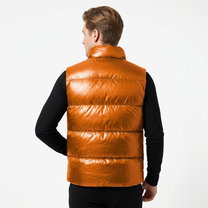 Chaleco acolchado ligero para hombre al por mayor con bolsillos con cremallera, ideal para marcas de streetwear estadounidenses - Product Image 2
