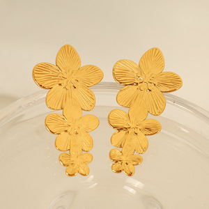Pendientes florales chapados en oro de acero de titanio, joyería elegante para mujer EH737 - Product Image 2