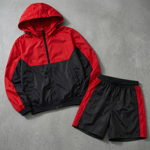 Conjunto Deportivo de Verano para Hombre, Chaqueta Cortavientos con Capucha en Rojo y Negro con Pantalones Cortos a Juego, Secado Rápido, Poliéster - Product Image 4