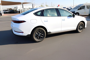 Voiture électrique 2025 B YD Qin Plus DM i à quatre roues - Product Image 4