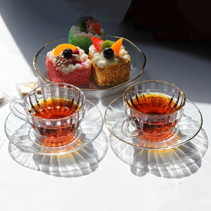 Ensemble de <span class=keywords><strong>tasse</strong></span> à thé et <span class=keywords><strong>soucoupe</strong></span> en verre à motif de fleurs d'ambre plaqué champagne vintage pour le <span class=keywords><strong>petit</strong></span>-<span class=keywords><strong>déjeuner</strong></span> - Product Image 3
