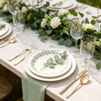 Assiettes en papier vert sauge en gros pour mariages, fêtes prénuptiales et réceptions en plein air