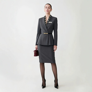 Costume professionnel pour femme, uniforme gris, vêtements de travail pour réceptionniste d'hôtel avec ceinture et détail écharpe - Product Image 1