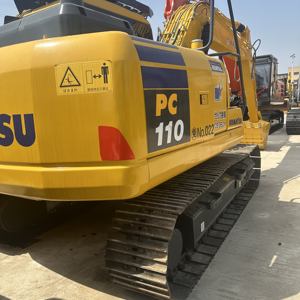 Excavadora de cadenas pequeña Komatsu PC110 usada, fabricada en Japón, incluye motor, caja de cambios y bomba, en venta a bajo precio. - Product Image 3