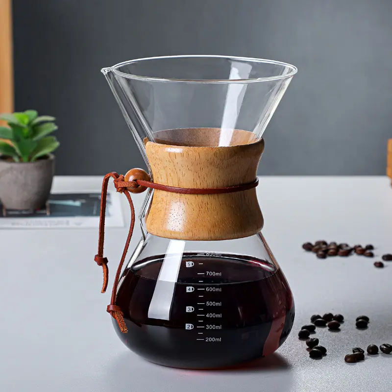 恒久的なフィルターガラスコルクバンドコーヒー & ティーセットメーカーモカコーヒーポットでコーヒーメーカーに注ぐ