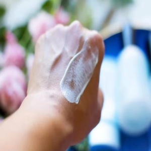 Crema hidratante orgánica de marca privada, loción de crema blanqueadora a prueba de agua SPF50 + bloqueador solar - Product Image 2