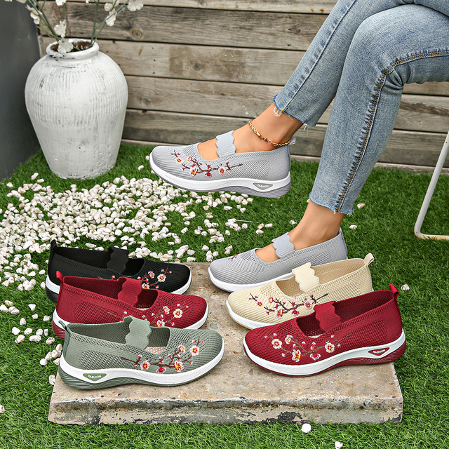 Women's Casual Shoes Summer New Style Fly-Knit Breathable Mesh Slip-On Floral Soft Sole Comfortable Large Size Wholesale Cloth