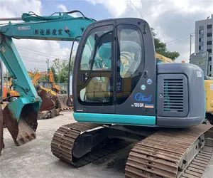 Б/у экскаватор kobelco SK135SR SK75SR SK60 SK70SR SK120 с хорошим состоянием конструкции и низкой ценой в Шанхае