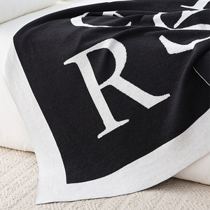 Lettres noires et blanches Jacquard 100% acrylique épais tricoté couverture Super doux et chaud luxe jeter pour lit canapé - Product Image 1