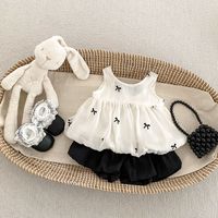 Ärmellose Weste mit Schleifendekor und Shorts in Knospenform, zweiteiliges Sommeroutfit für Babymädchen