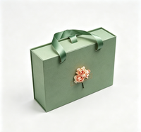 Boîte cadeau rigide mate multicolores personnalisée, fermeture magnétique, ruban satiné, poignée, décoration florale artificielle, luxe, recyclée