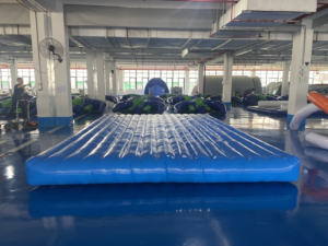 <span class=keywords><strong>Matelas</strong></span> <span class=keywords><strong>gonflable</strong></span> <span class=keywords><strong>de</strong></span> haute qualité en PVC portable pour saut, <span class=keywords><strong>gymnastique</strong></span> et tumbling, pour une utilisation en extérieur - Product Image 4