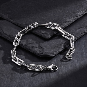 Bijoux Hip-hop Haut de Gamme Écologiques Hypoallergéniques pour Femme : Bracelet à Boucle en Acier Inoxydable Luxe Léger - Product Image 1