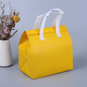 Sac isotherme réutilisable personnalisé en non-tissé avec logo promotionnel pour livraison à emporter - Product Image 1
