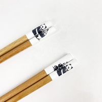Platos de cerámica con diseño de Panda de estilo chino de fábrica y palillos de madera, cubiertos creativos, juego de regalo de sushi