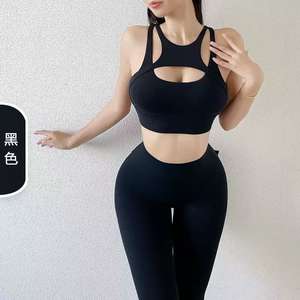Ensemble de yoga et fitness respirant et léger de haute qualité pour femmes : débardeur de sport et leggings très extensibles pour la gym et le quotidien, couleur unie, coupe courte - Product Image 5