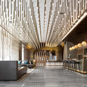 Lustre de luxe moderne avec grand escalier en colimaçon duplex personnalisé pour hall d'hôtel et villas - Product Image 2